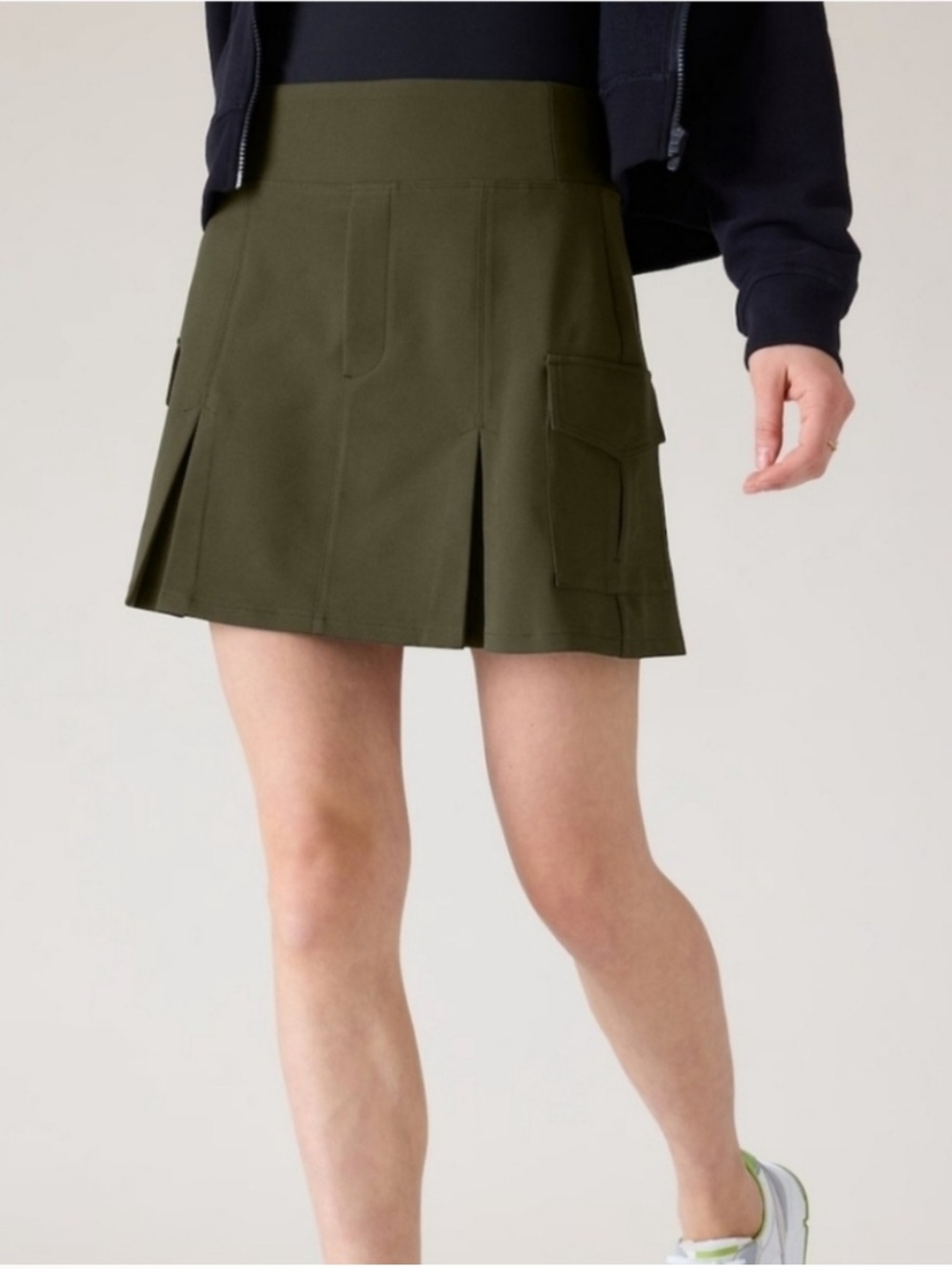 Athleta Women’s Chelsea Cargo Skort, Olive/Army Green, Pleated Side Pockets sz 8